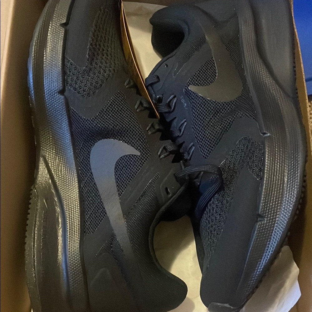 Nike Black Athletic Shoes with Air Cushioning